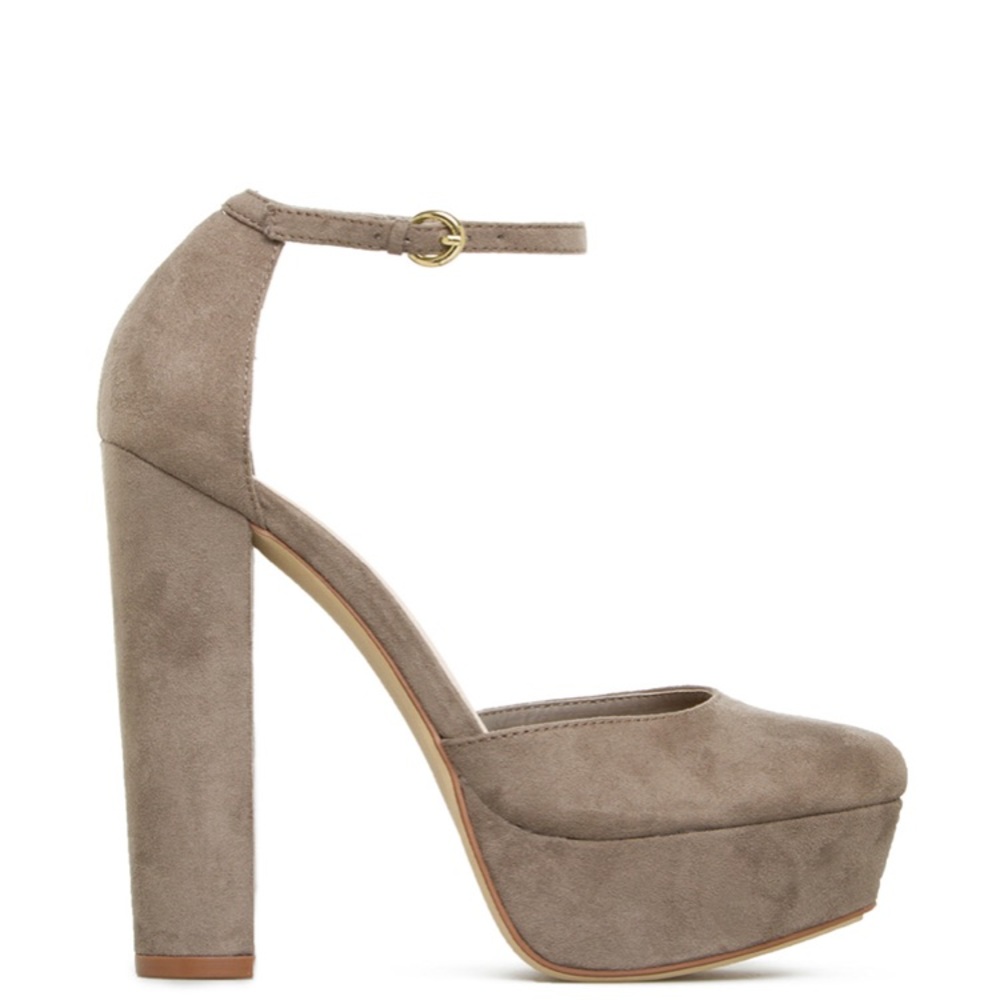 Sabrina pumps new